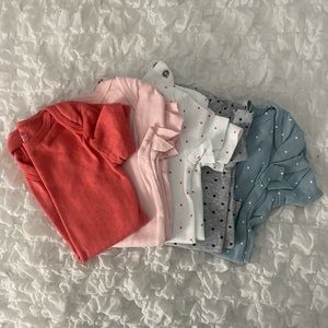 Bundle of 5 onesies - size 12 months